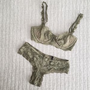 Victoria's Secret | Green Lace Bra & Panty Set